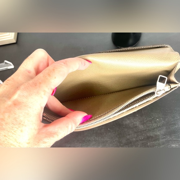 Authentic Louis Vuitton Brazza Tiaga Leather Wallet - Picture 10 of 12